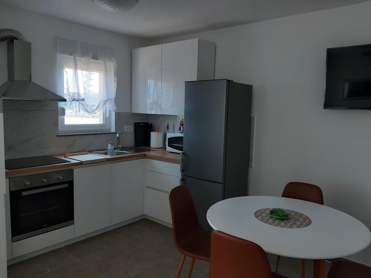 Gita Apartmani Čižići Buitenkant foto
