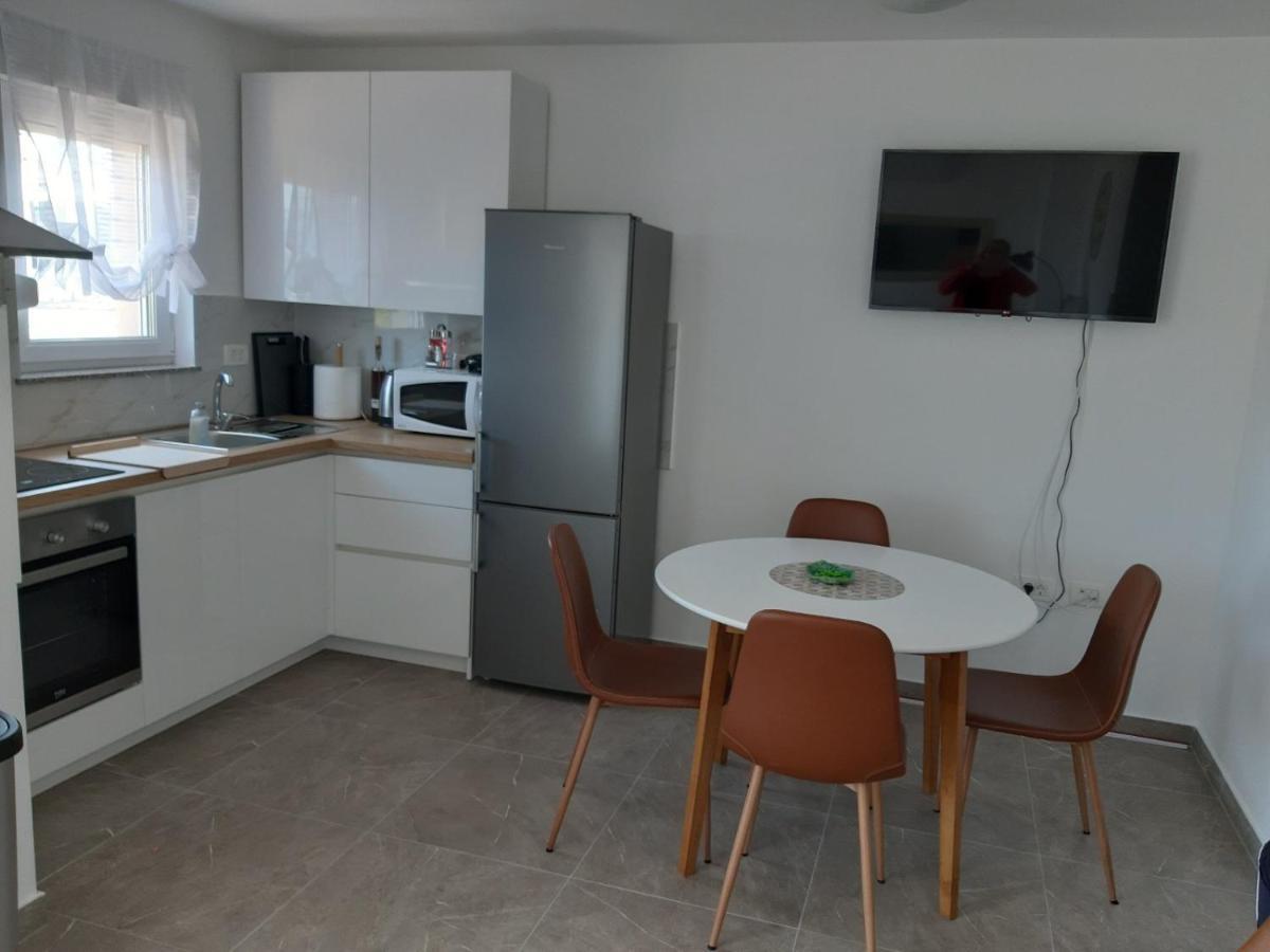 Gita Apartmani Čižići Buitenkant foto